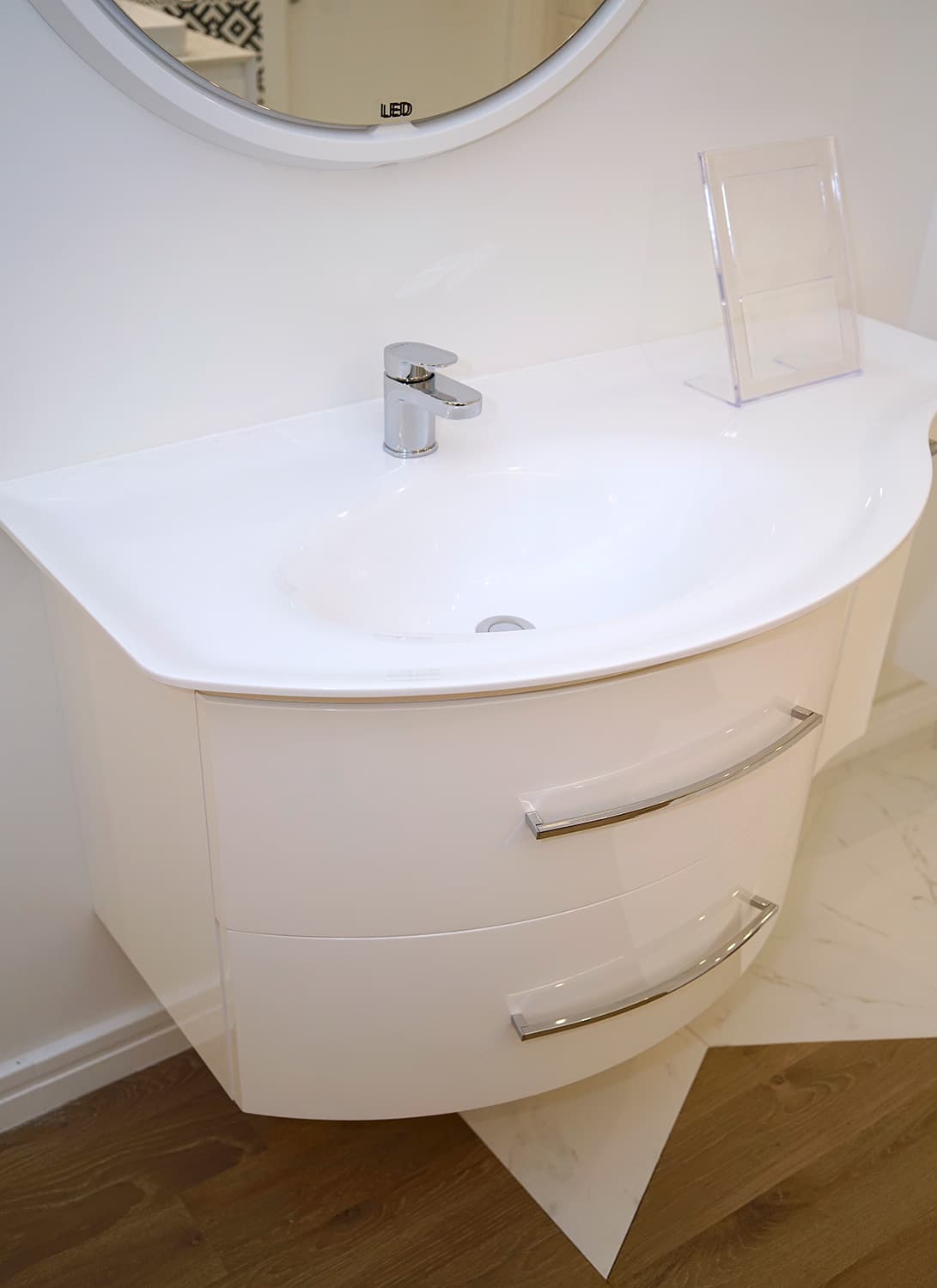 Bespoke joinery and interiors made in the Satoplast workshop, example 12